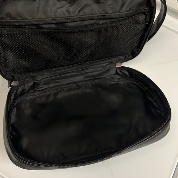 PENGUIN by Munsingwear Men's black toiletry Shaving Kit Dopp Bag.Great c… - Picture 4 of 8